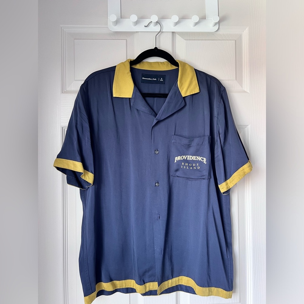 Abercrombie & Fitch Men’s Oversized Camp Collar Shirt with print